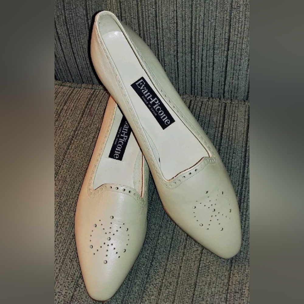Evan Picone ivory driving shoes